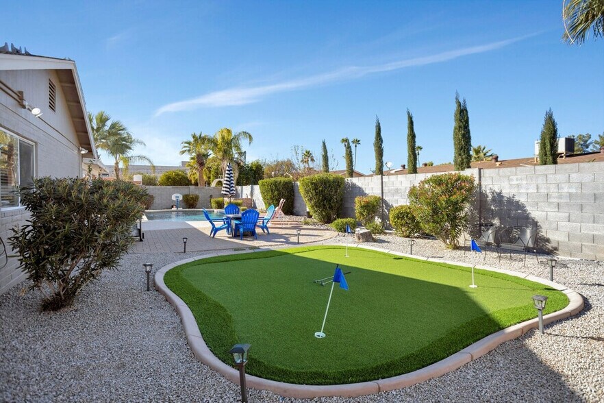 Building Photo - 4820 E Poinsettia Dr