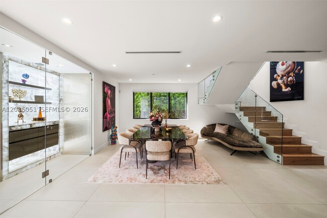 Building Photo - 710 S Shore Dr