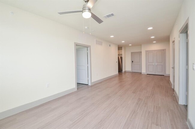 Building Photo - 6955 Turtlewood Dr