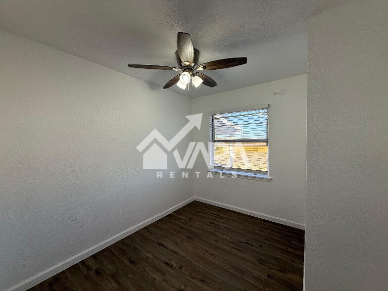 Building Photo - 1994 Springvale Dr