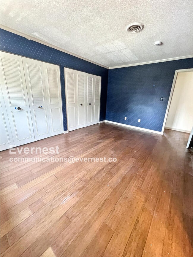 Building Photo - 8602 W 84th St