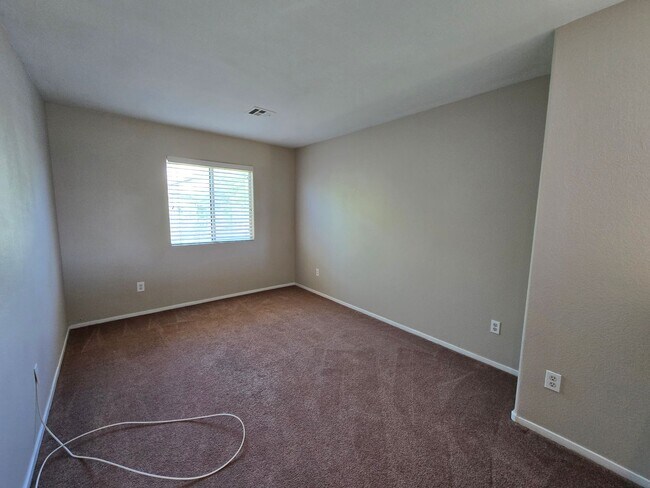 Building Photo - Terrific 3 bed + Loft 2 Car Need Space? Th...