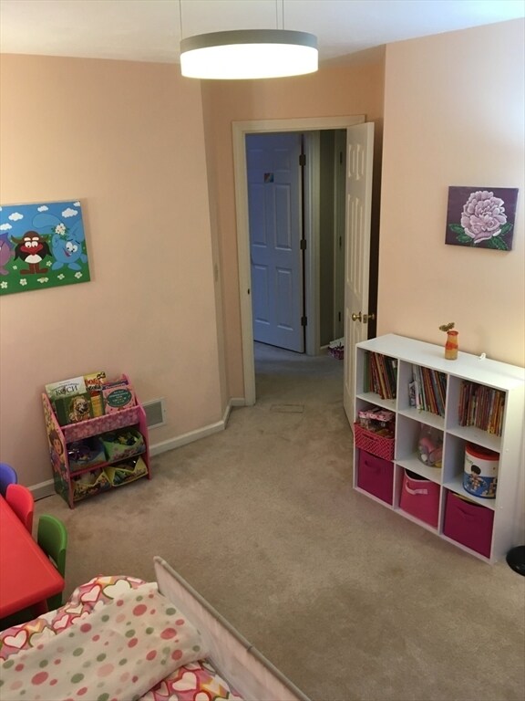 Building Photo - 19 Hillando Dr