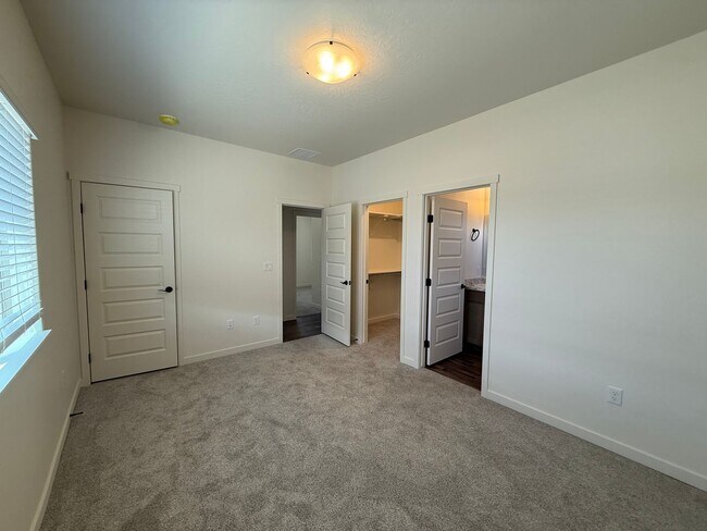 Building Photo - 3138 Platte River Dr