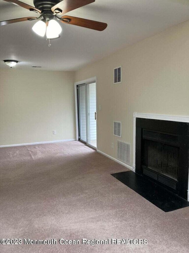 Building Photo - 2 Robinson Ct