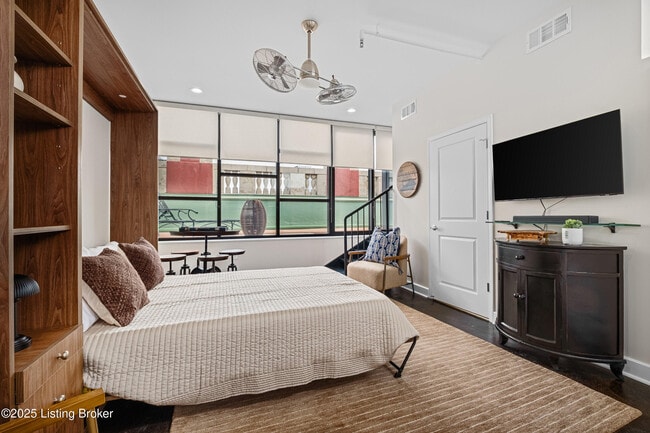 Building Photo - 604 S 3rd St