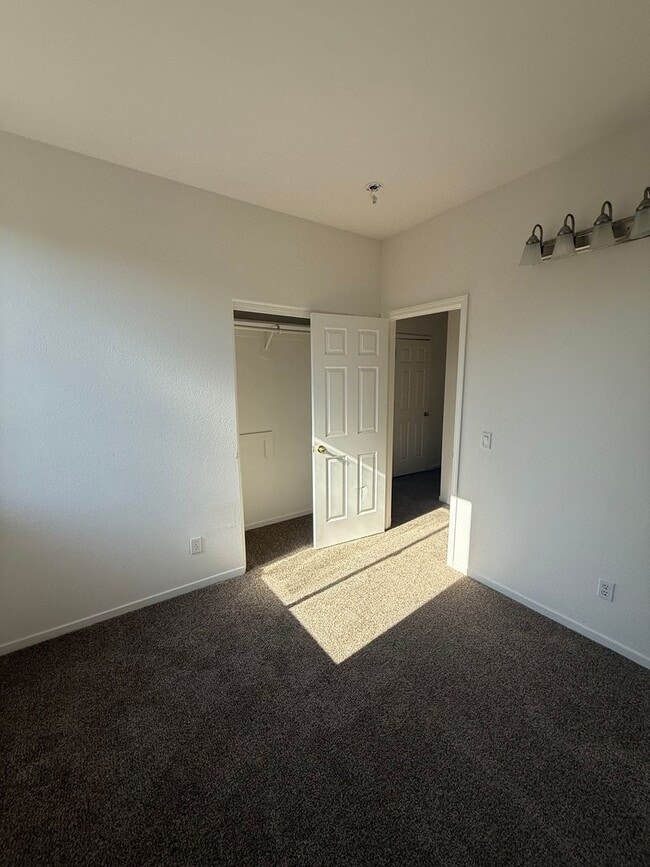 Building Photo - 20942 White Rock Dr