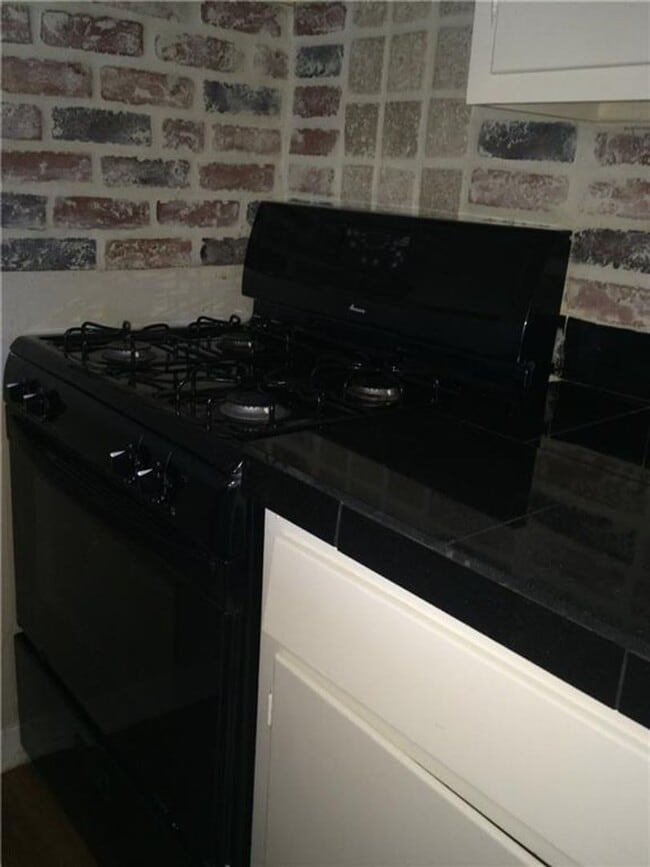 Building Photo - Fully upgraded with washer and dryer