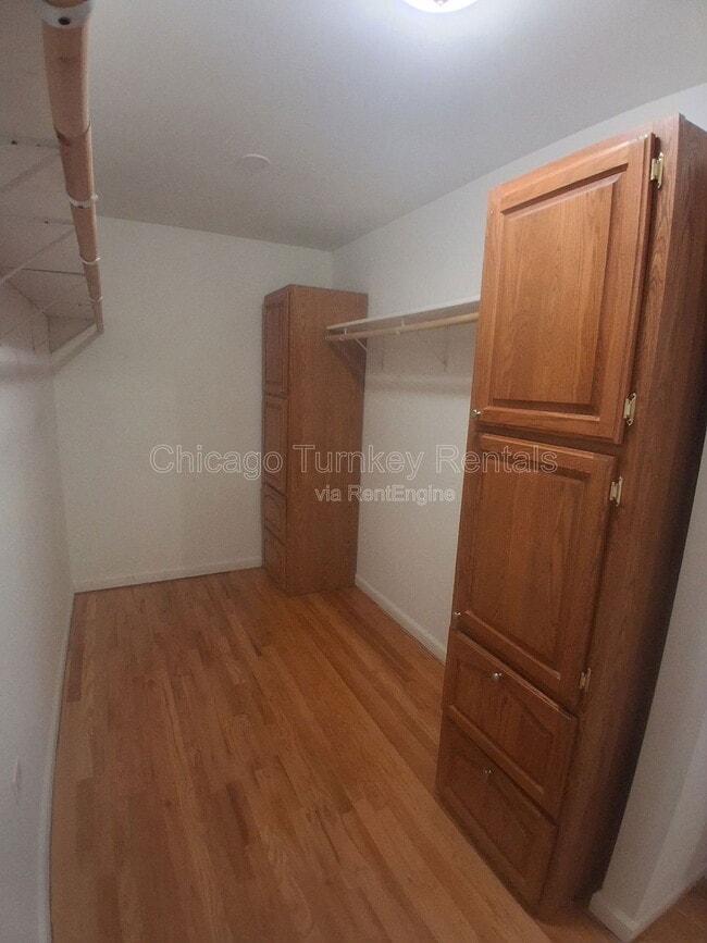 Building Photo - 1204 E 166th Pl