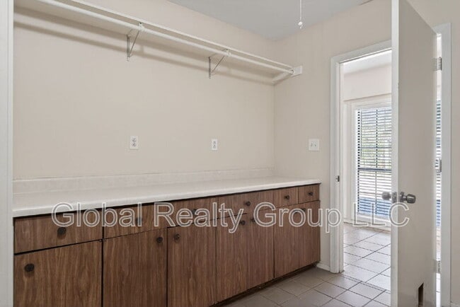 Building Photo - 4022 Ramsgate St