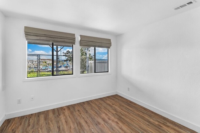 Building Photo - 2 Bed 2 Bath - View Home - Mariner Cove - Pet Friendly