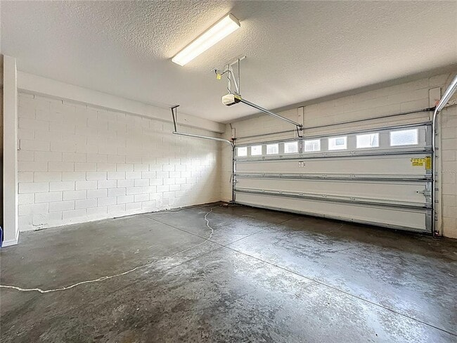 Building Photo - 2904 Windmill Dr
