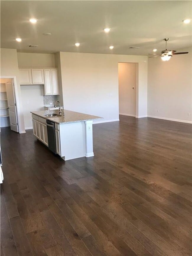 Building Photo - Brand New 4 bedroom One Story - Vista Vera...