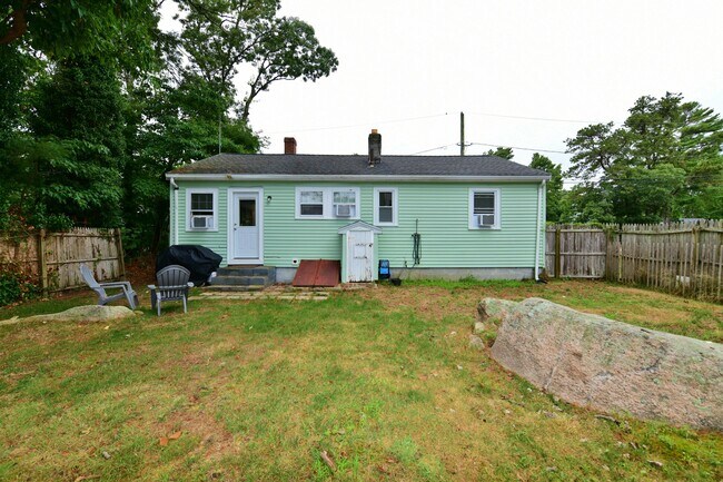 Building Photo - 22 Datewood St