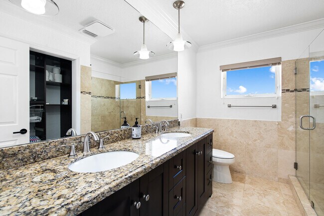 Building Photo - 4761 Bayview Dr