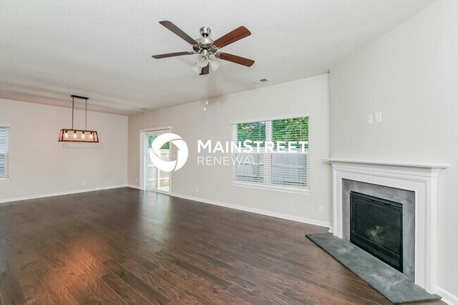 Building Photo - 4 Bedroom Pet-Friendly Home in Clinton, TN with Main Street Renewal