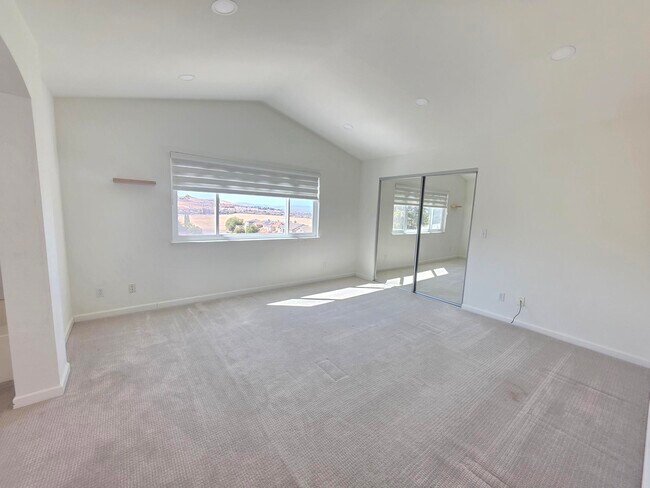 Building Photo - 35 Beechwood Ct