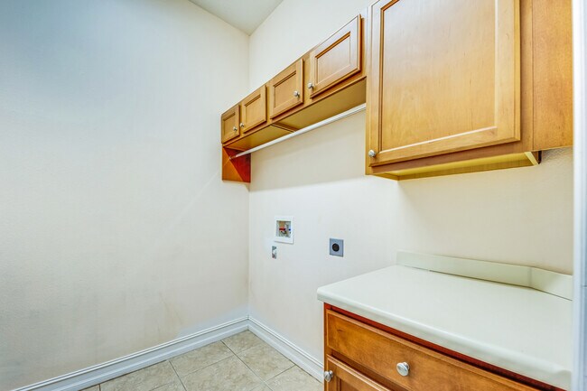 Building Photo - 1408 3rd St Cir E