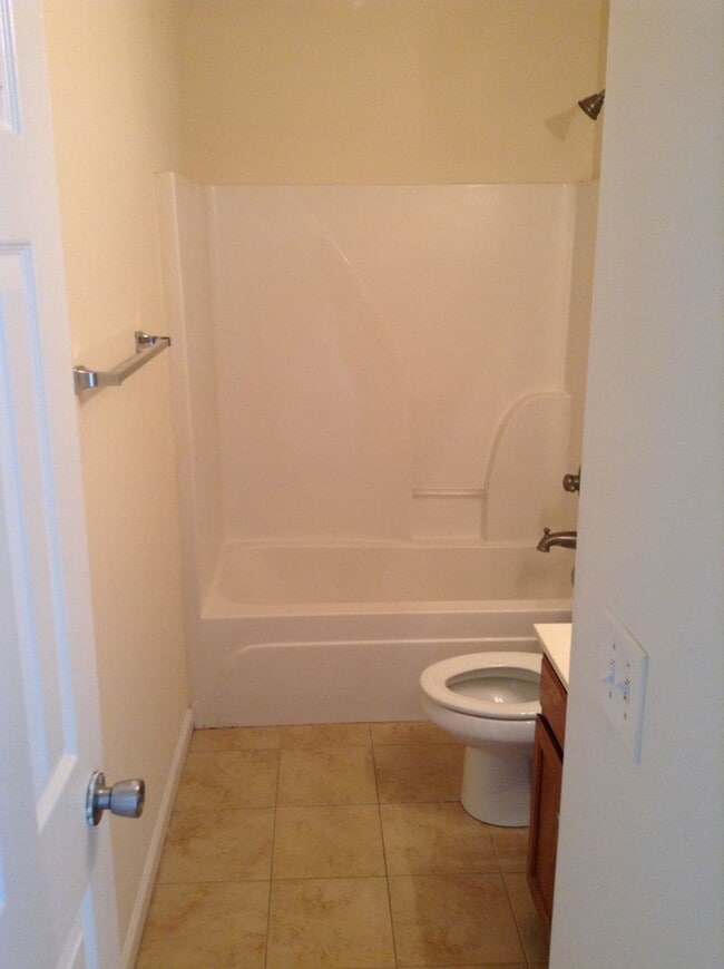 Building Photo - 6br House Near Campus FOR RENT