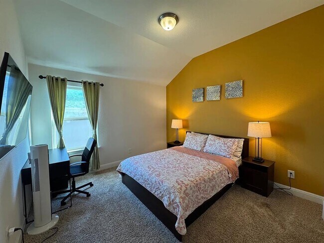 Building Photo - 735 Expedition Way