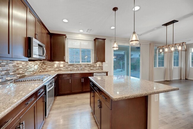 Building Photo - Gorgeous Henderson Home