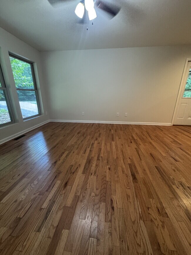 Building Photo - 46 Madison Heights Dr