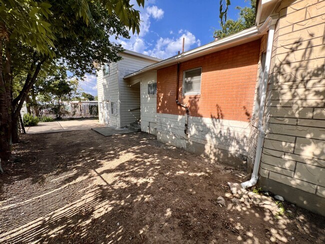 Building Photo - 5638 Curzon Ave