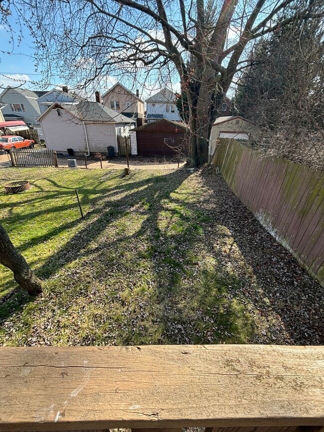Building Photo - Remodeled 3 Bedroom Home - Available Now!
