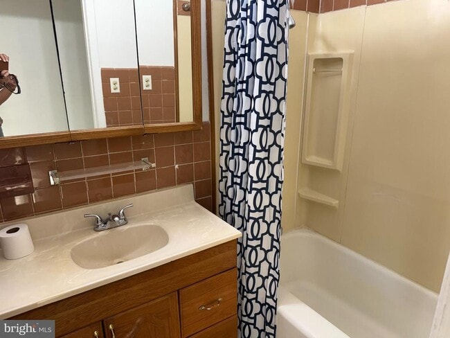 Building Photo - 305 Monument Ave