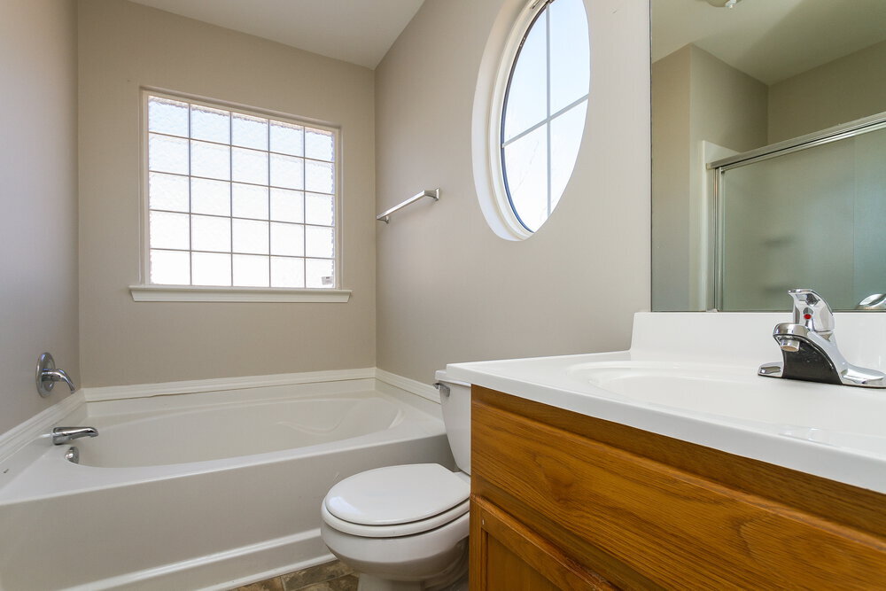 Building Photo - 933 Grass Hollow Ct