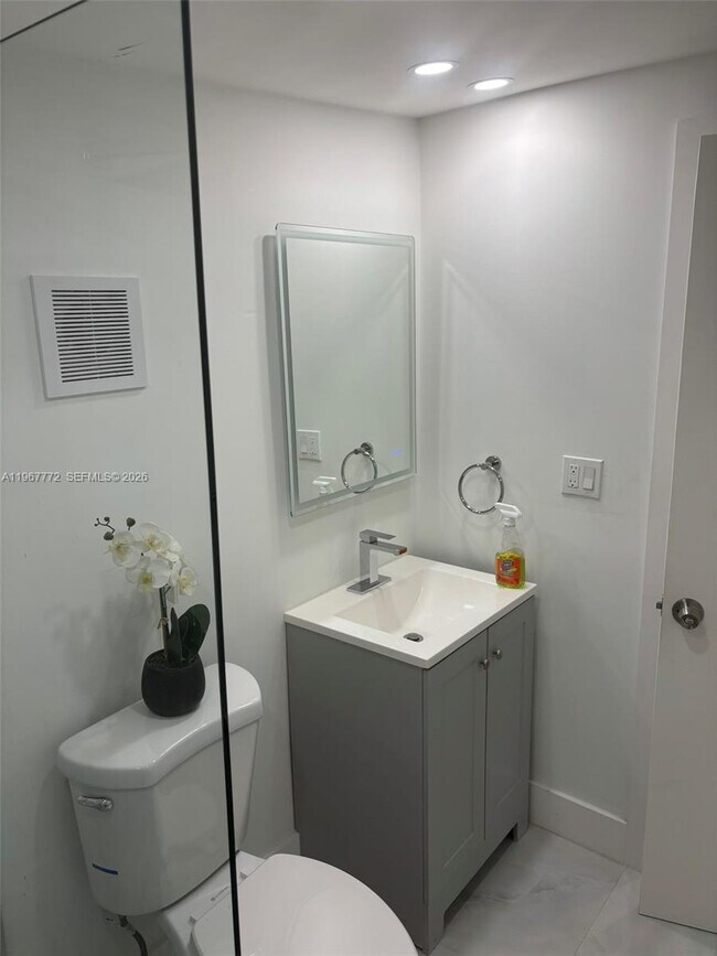 Building Photo - 80 NE 133rd St