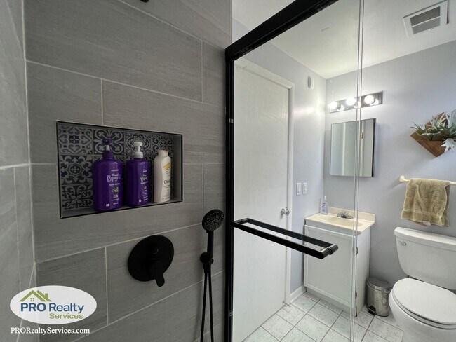 Building Photo - Recently Remodeled 4 Bedroom Home