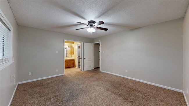 Building Photo - 2704 Wilderness Dr N