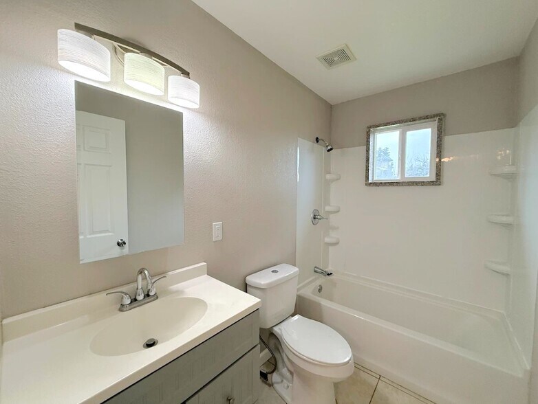 Building Photo - 651 Q St