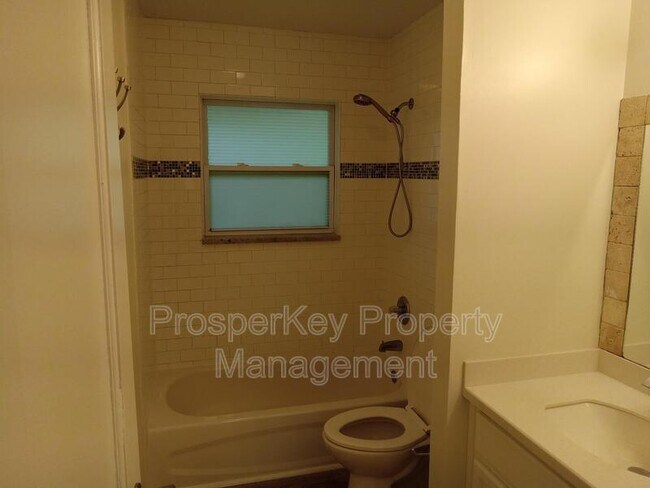 Building Photo - 1211 Timberlane Dr