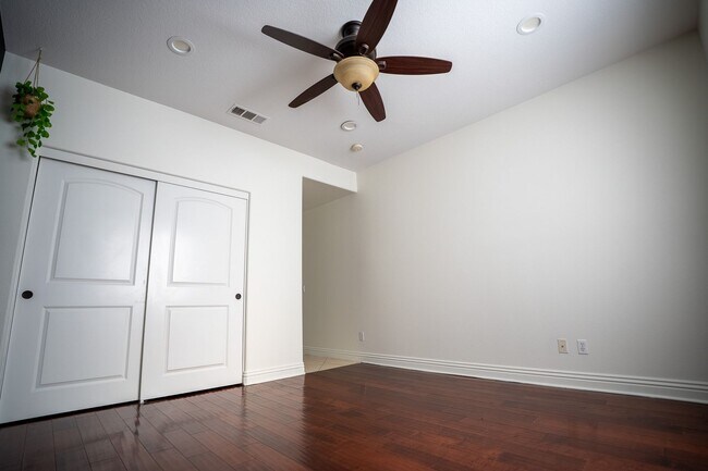 Building Photo - Exceptional estate Located In the highly desirable College Park Community.