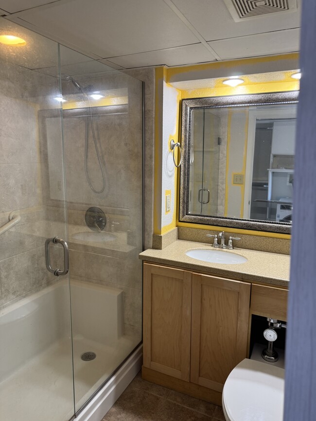 Building Photo - 151 E Washington St