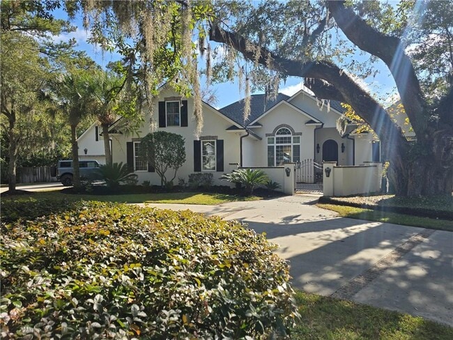 Building Photo - 205 Sutherland Dr