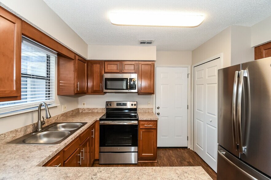 Building Photo - 8315 Crosswind Rd