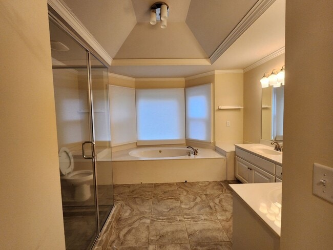 Building Photo - Executive Rental in Lake Redwine Community, 4 Bedrooms and 2.5 Baths 2 Car Garage - Newnan, GA