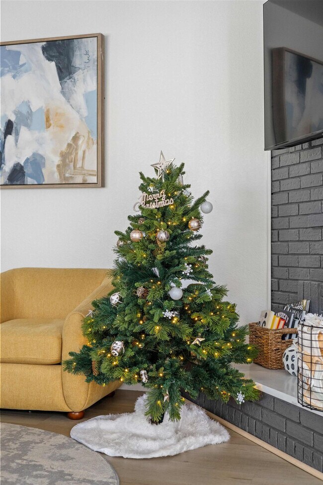 Primary Photo - 9211 Highland Pl