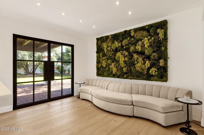 Building Photo - 6954 E Caballo Dr