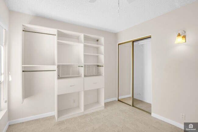 Building Photo - 18411 Hatteras St
