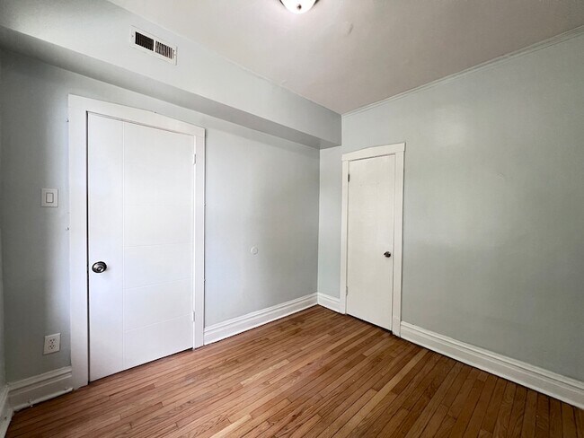 Building Photo - 8856 S Lowe Ave