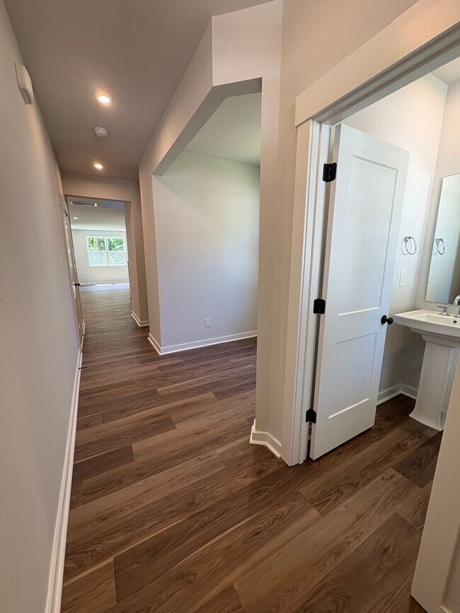 Building Photo - New Construction 3BR/2.5 BA in Griffith Lakes