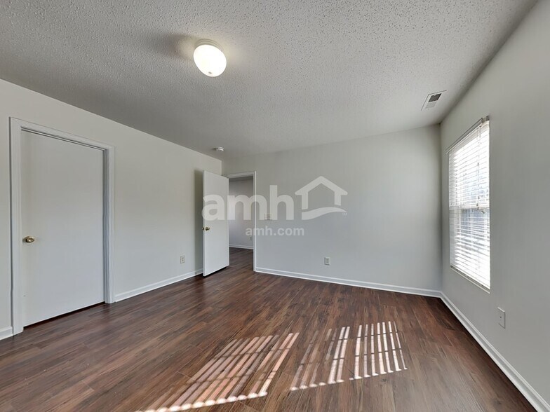 Building Photo - 137 Bellfare Dr