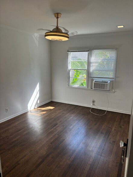 Building Photo - 458 1/2 N Orange Grove Ave