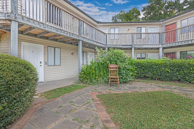 Building Photo - 3801 SW Triana Blvd