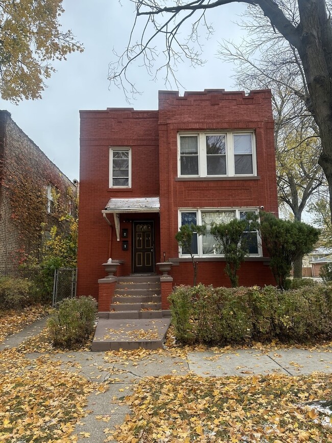 Primary Photo - 7957 S Clyde Ave