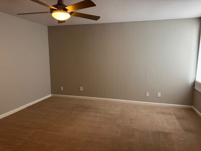 Building Photo - Central Avenue 3 Bedroom 2.5 Bathroom FOR ...